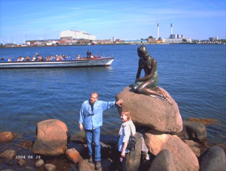 Turistas y la pequeÃ±a sirena